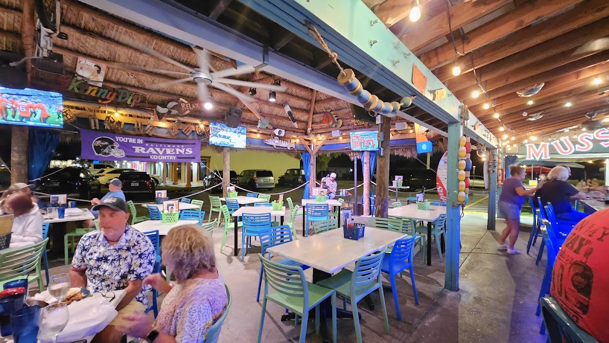 Fins Seafood & Dive Bar